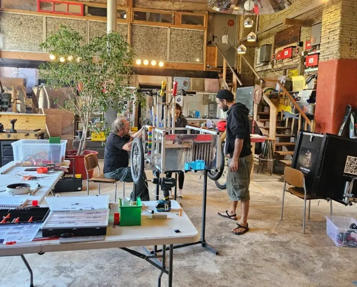 Session d’auto-construction en cours au RoseLab